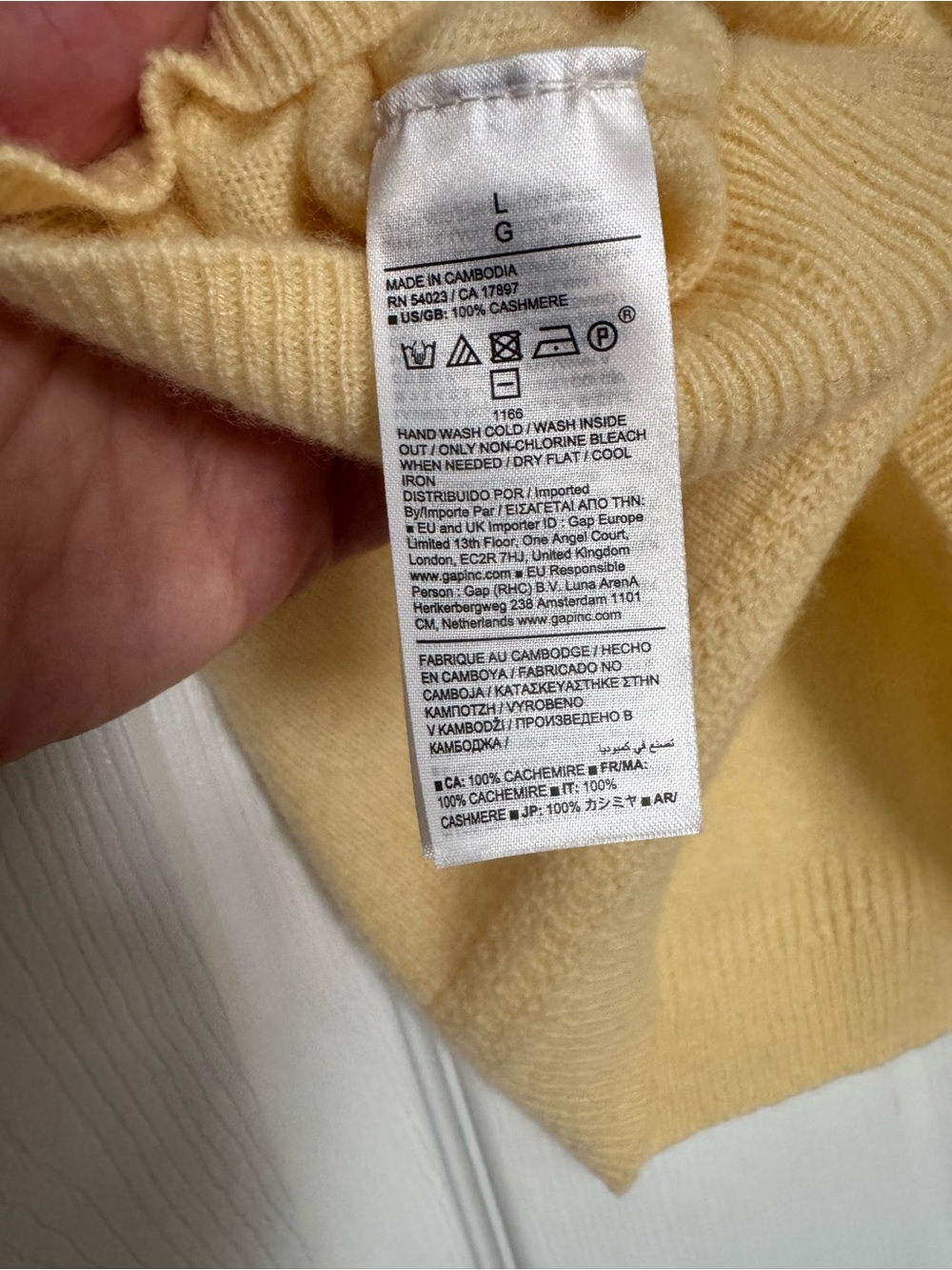 Banana Republic Lightweight Cashmere crew neck Sweater large yellow